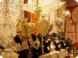 24 - bruges - vetrine di natale - merletti
